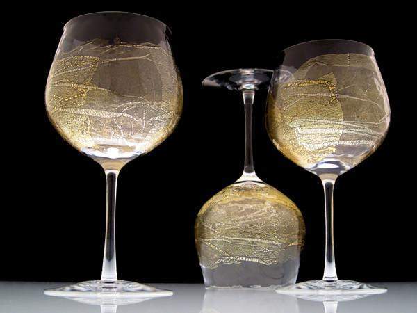 https://lakesuperiorartglass.com/cdn/shop/products/gold-leaf-stemmed-wine-goblets-757046.jpg?v=1638469069